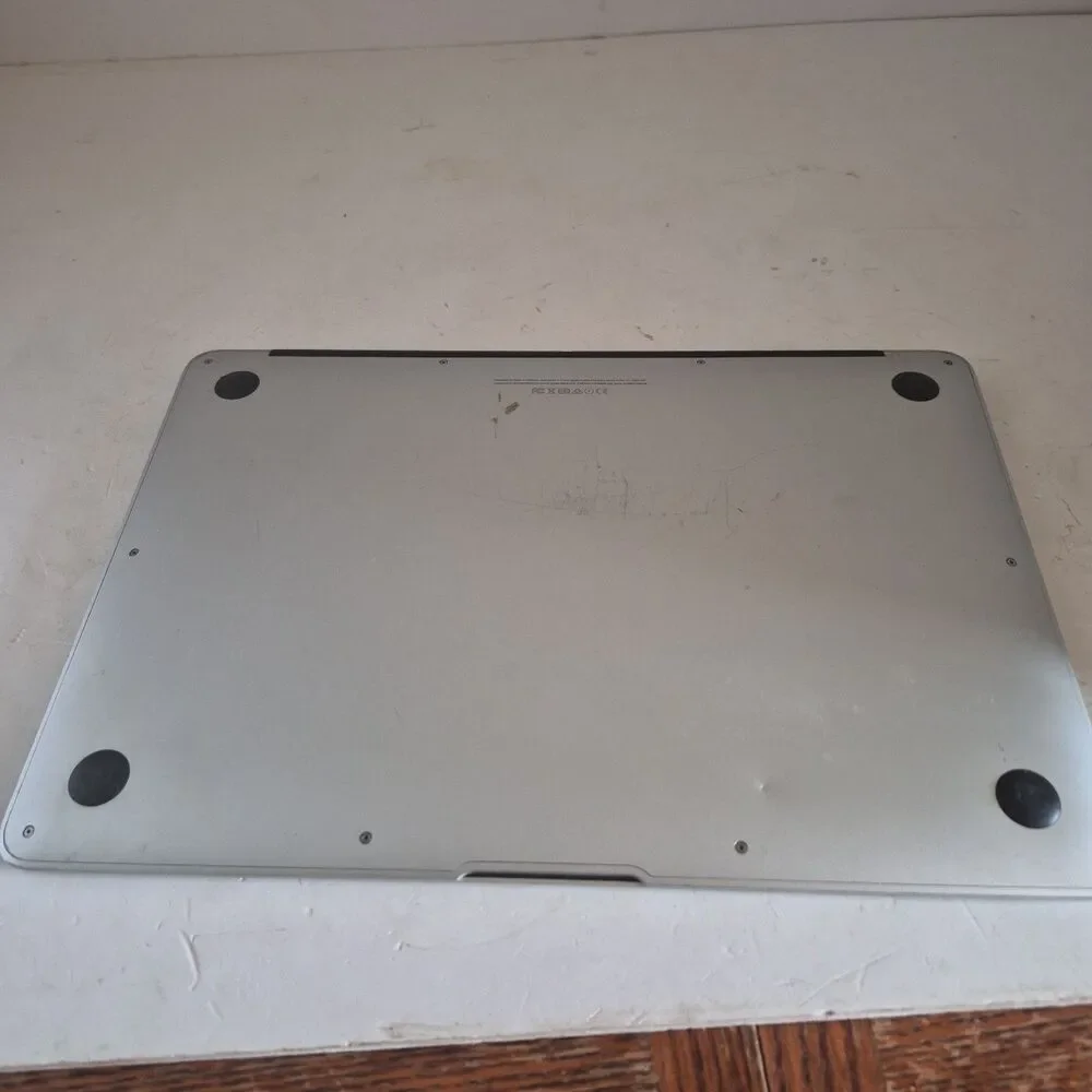 lot of 3 apple macbook air (Models: A1466, A1369, A1465)